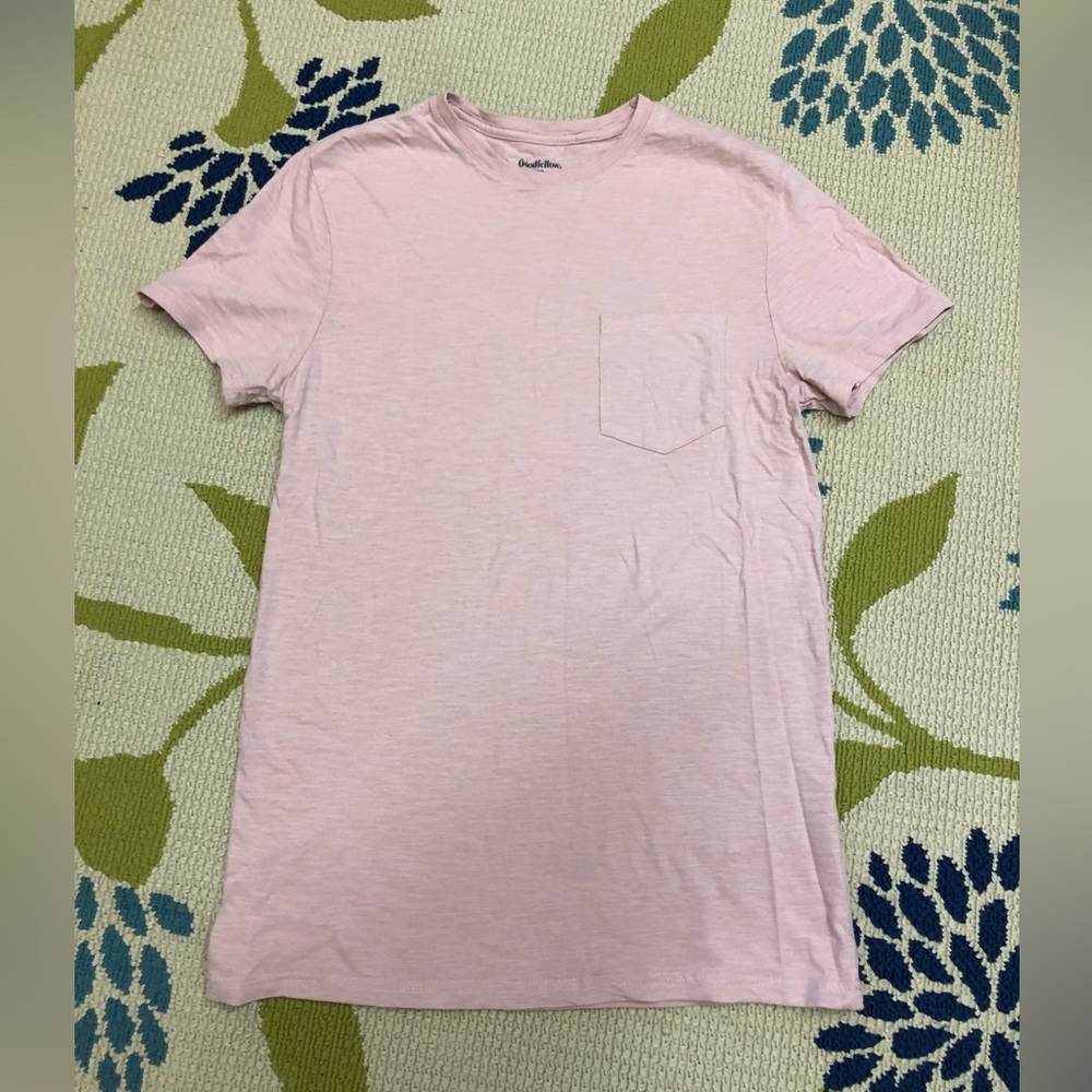 Men’s light pink t-shirt Goodfellow &co size small.